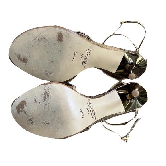 Vintage GUESS WOMEN SIZE 7.5 GOLD OPEN TOE W/HEARTS STILETTO HEELS - Picture 5 of 7